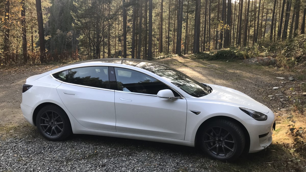 Tesla Model 3 SR+