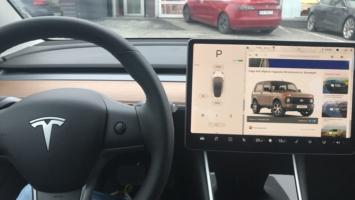 Tesla Model 3 SR+