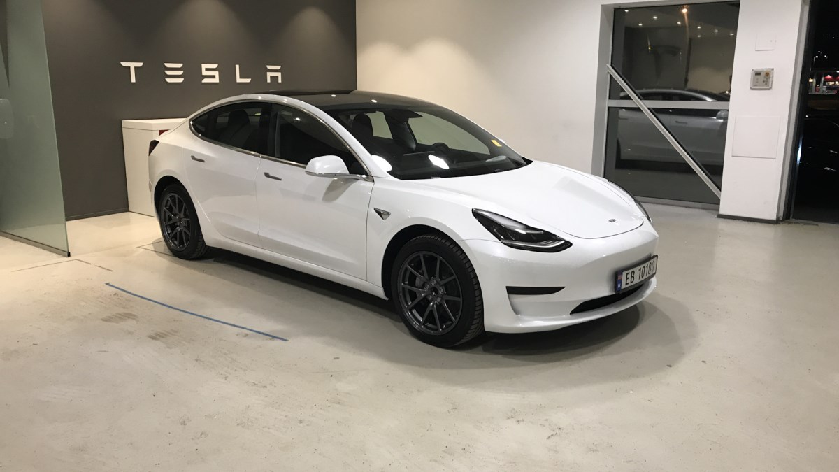 Tesla Model 3 SR+