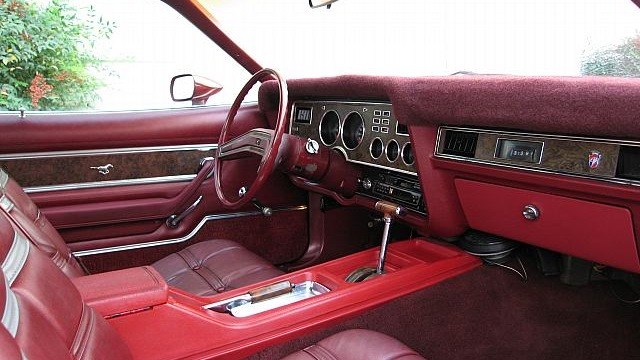 Ford Mustang Ghia Luxury/Sport