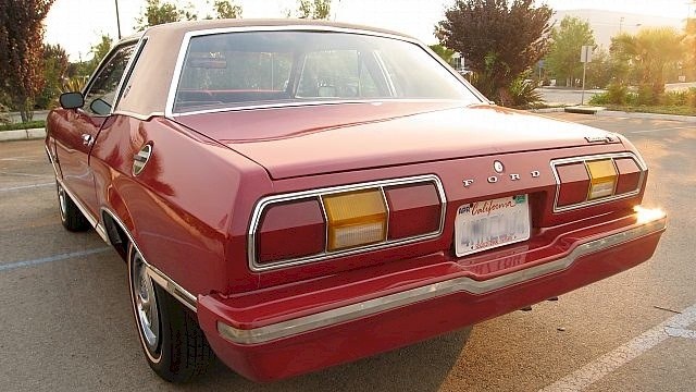 Ford Mustang Ghia Luxury/Sport